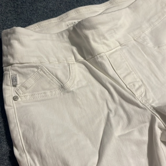 Very stretchy white jean look alike. Leggings - Picture 3 of 4